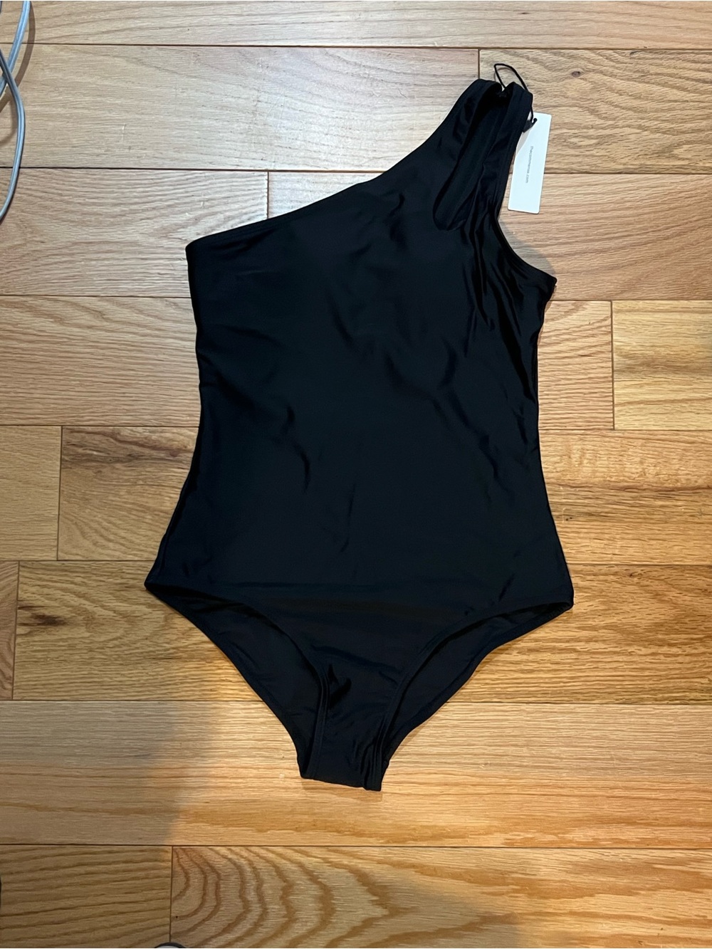 Commense Black One-Shoulder Swimsuit